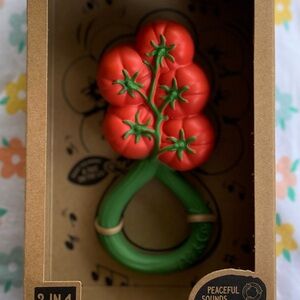 “Oli & Carol” Rattler in “Renato the Tomato”